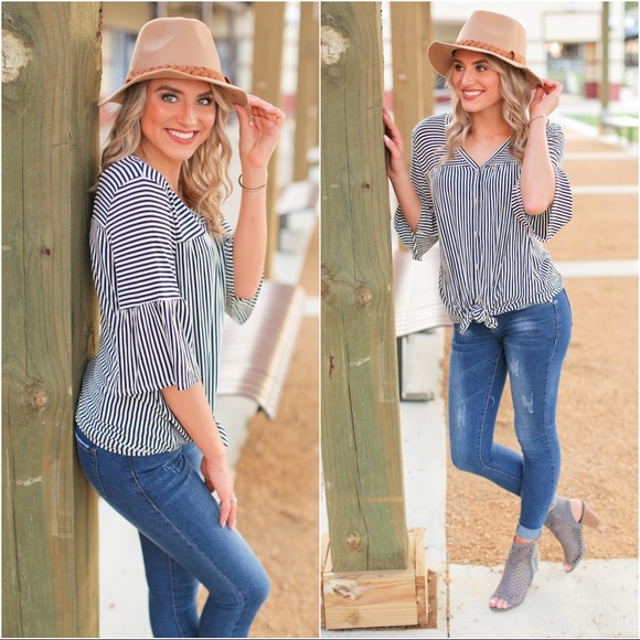 ✨RESTOCKED✨Navy Striped Button Down Top - Picture 2 of 3